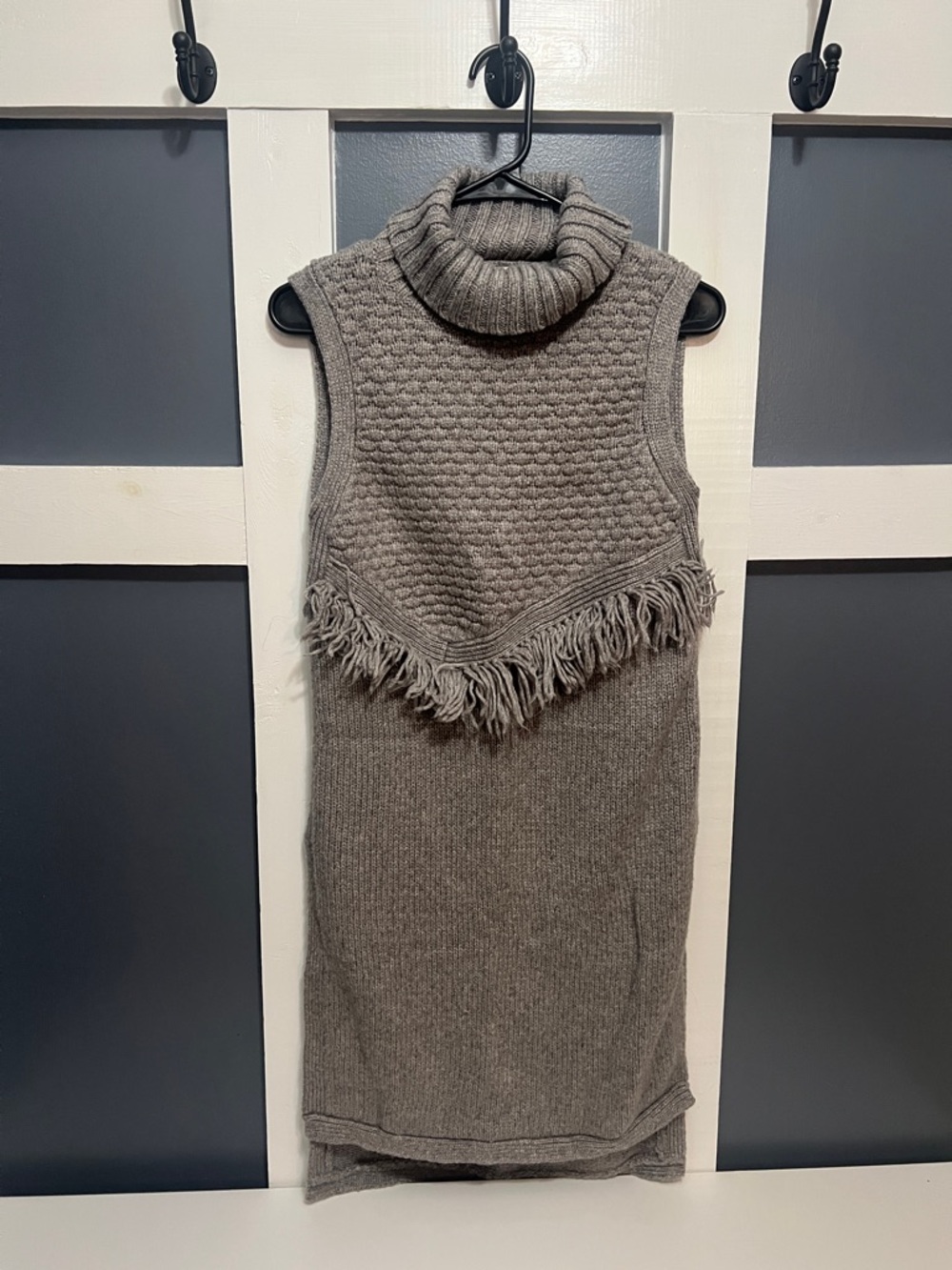 Sleeveless Turtleneck Fringe Knit Dress - Gray